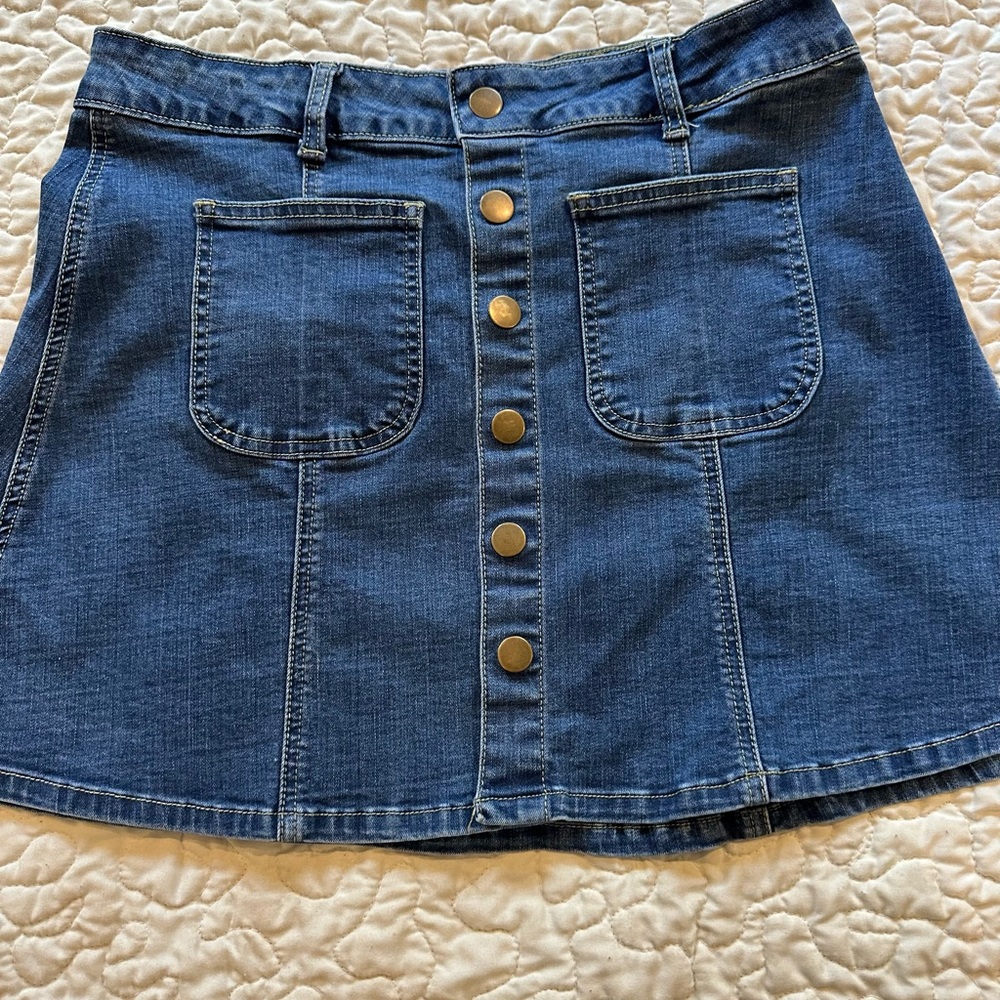 Alter’d state denim skirt. Button down front, stretchy.